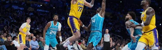 狂轰81分爆大冷！鱼腩三人组打爆湖人，詹姆斯29+9+6扭头就走